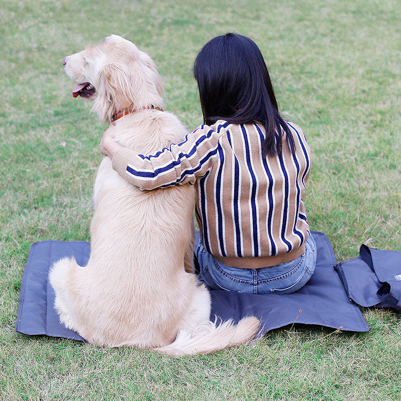 Awesome Portable Outdoor Pet Blanket - Bark n Cuddle